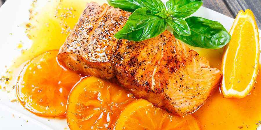 salmão ao molho de laranja